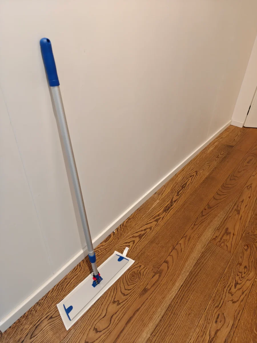 MERIDA PREMIUM grindų valymo rinkinys su velcro šluoste (40 cm laikiklis, teleskopinis kotas, mikropluošto šluostė)